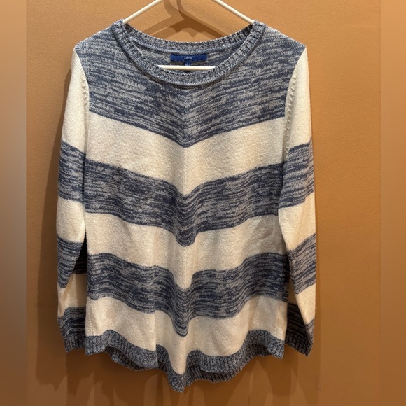 Apt. 9  blue and white long sleeve chevron striped pullover Sweater Size large - Picture 2 of 8